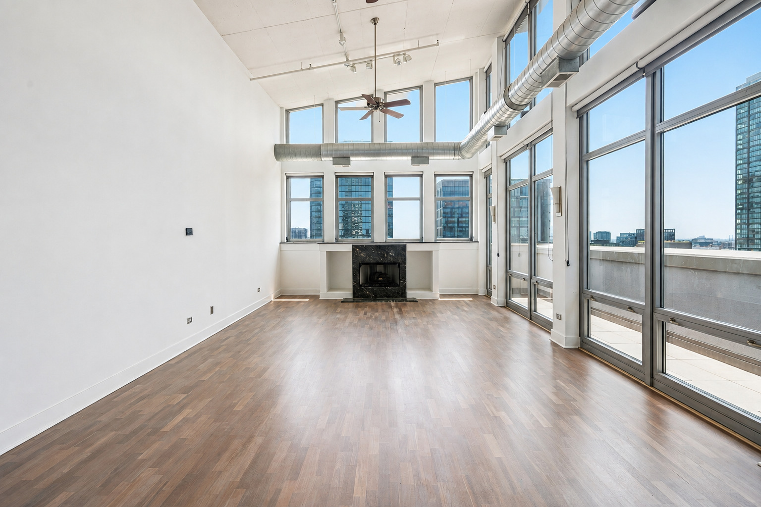 740 W Fulton Street 1402 Property Photo 4