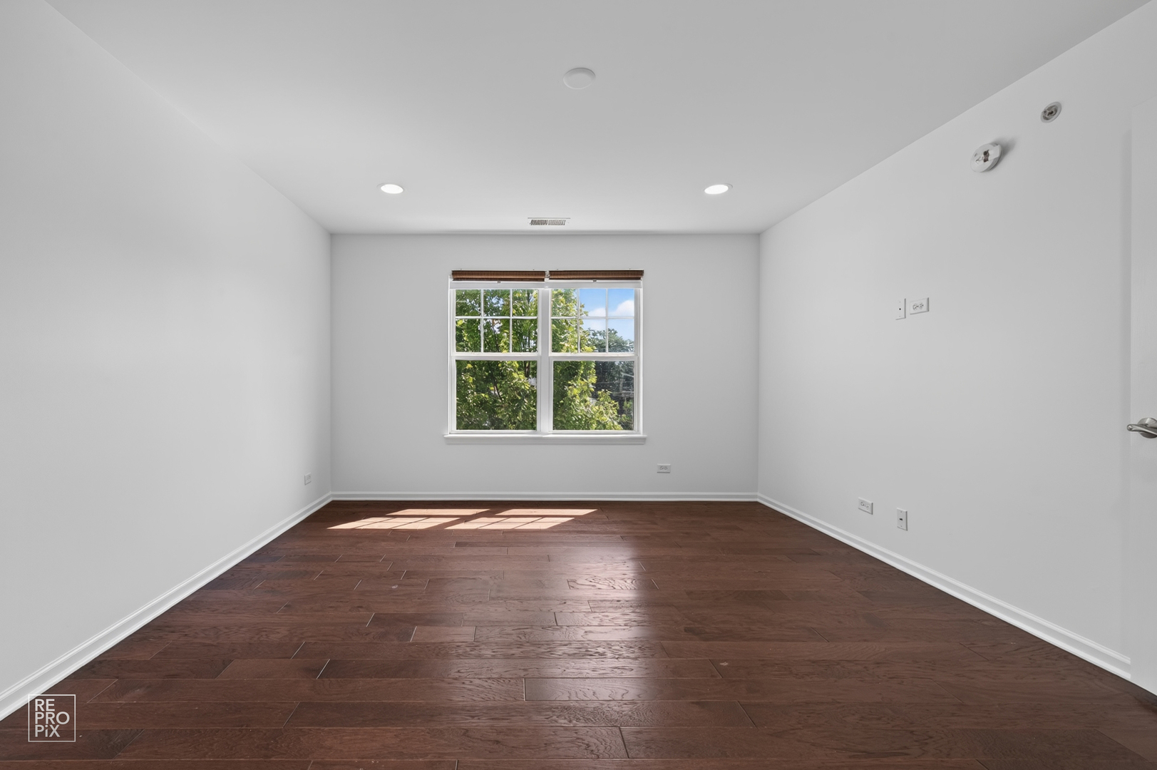 220 Laurel Avenue Property Photo 14