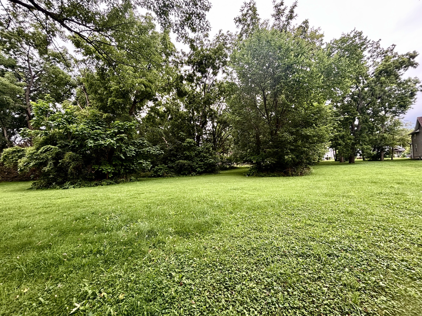 524 W Lincoln Avenue Property Photo 2
