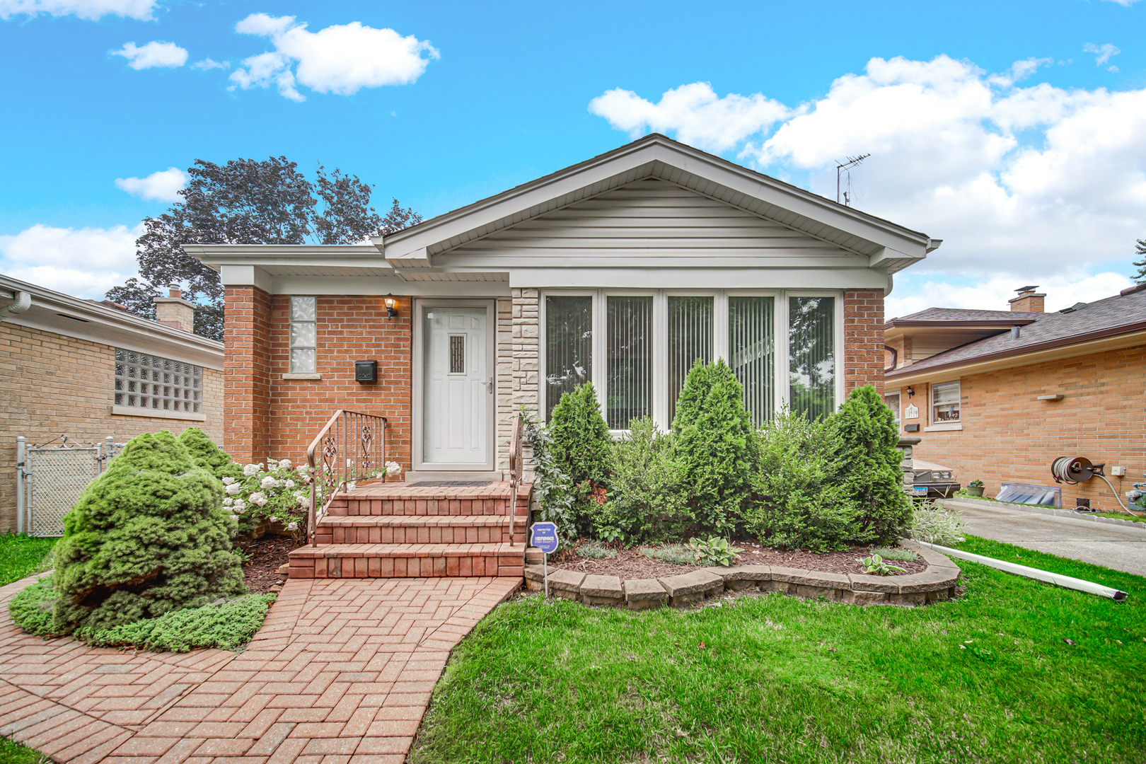 5526 Washington Street Property Photo 1