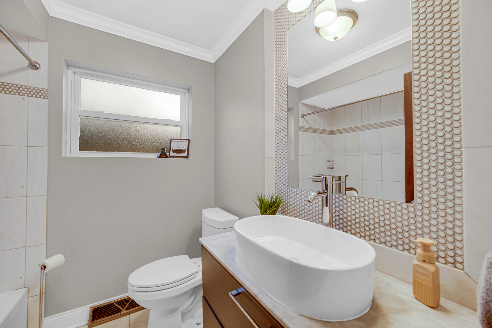 5526 Washington Street Property Photo 6