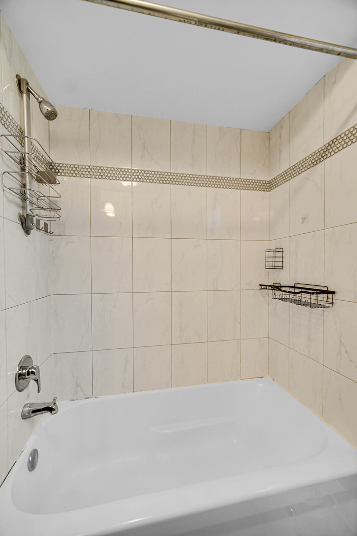 5526 Washington Street Property Photo 7