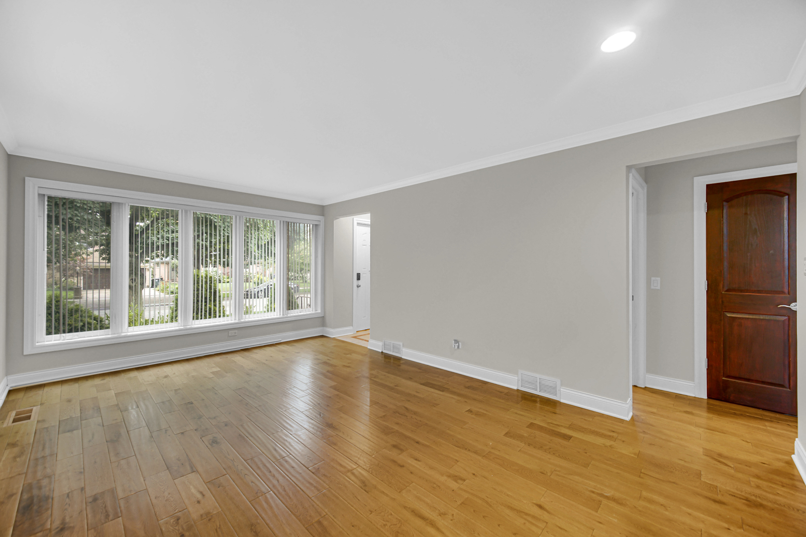 5526 Washington Street Property Photo 8