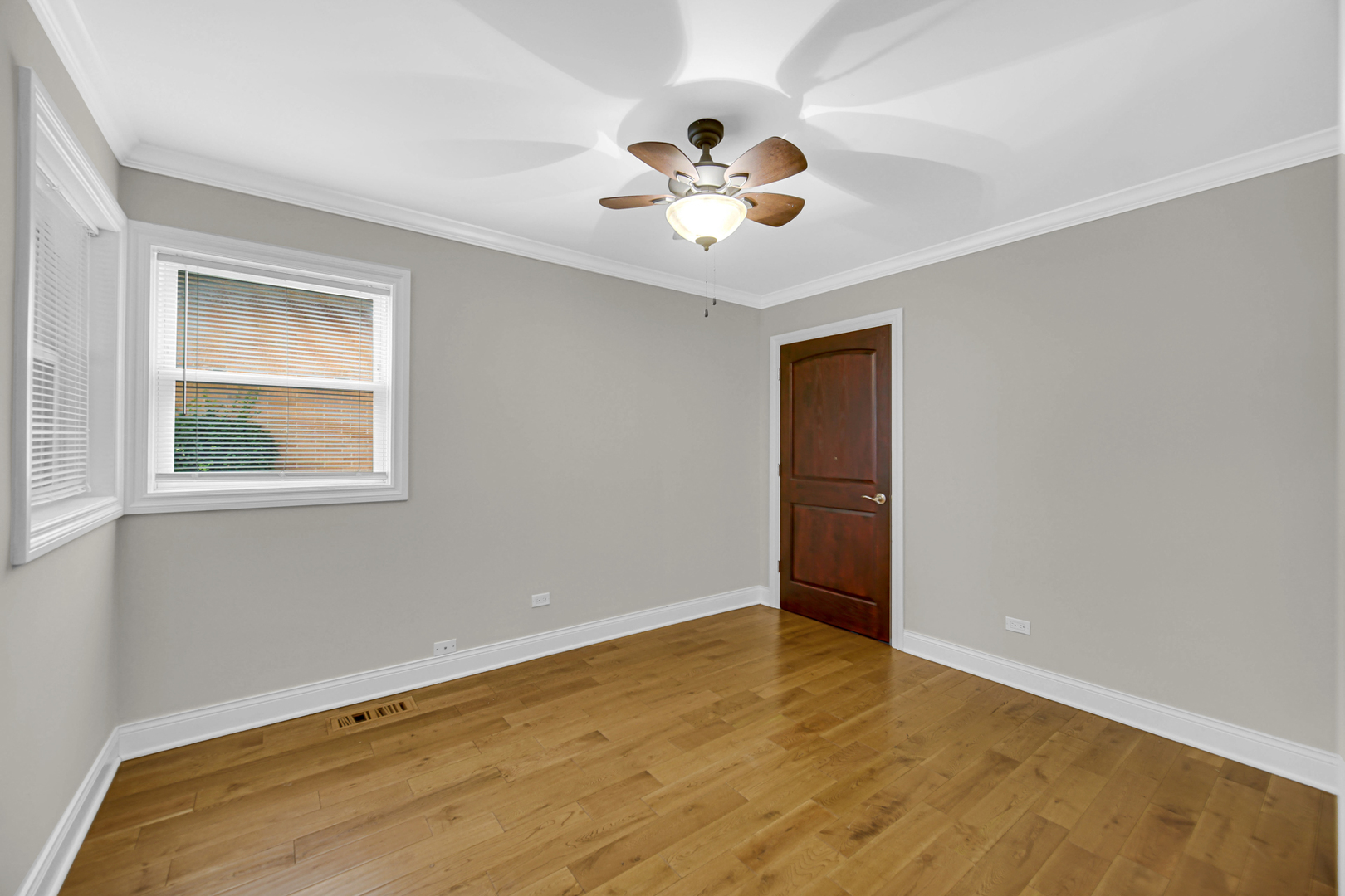 5526 Washington Street Property Photo 12