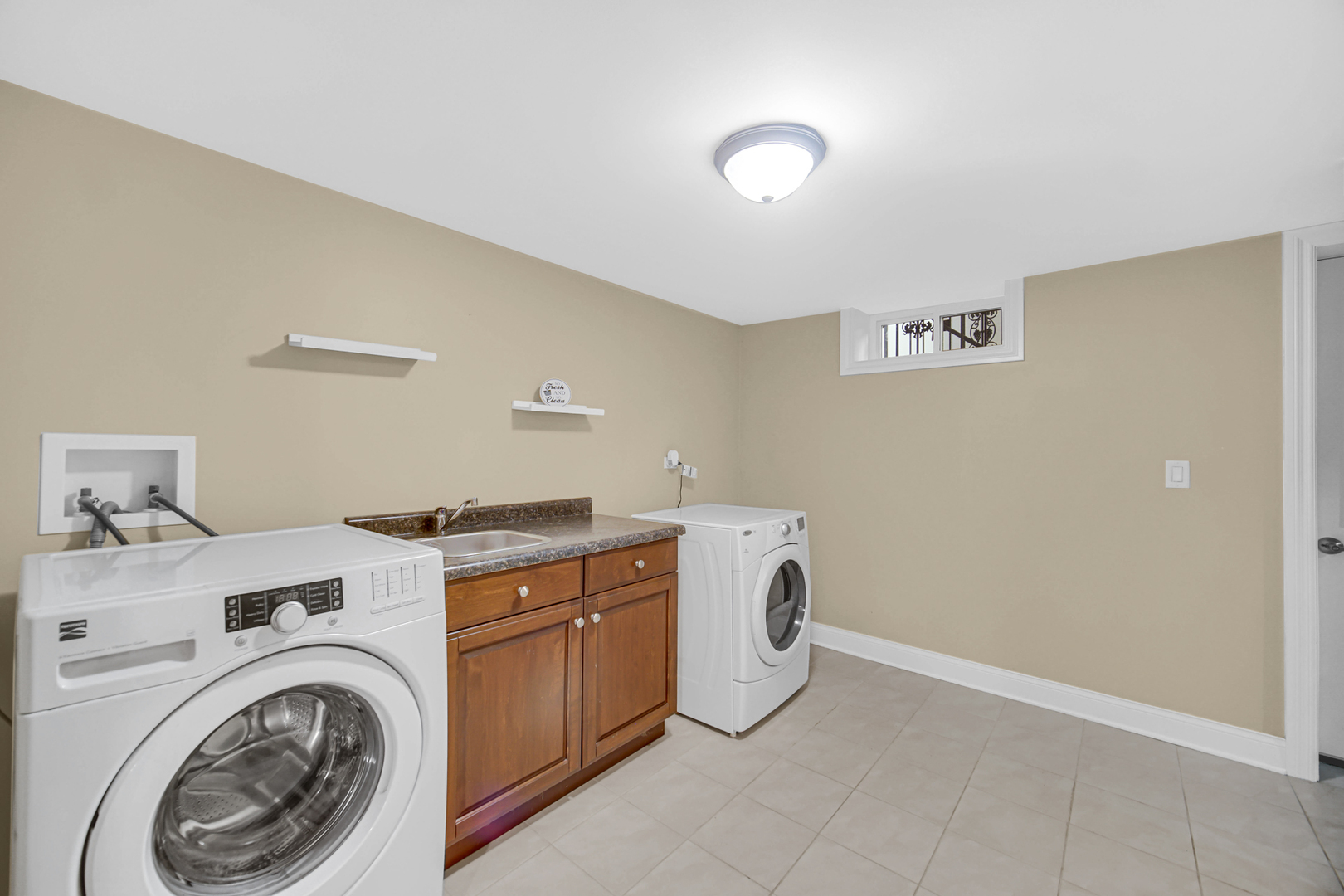 5526 Washington Street Property Photo 19