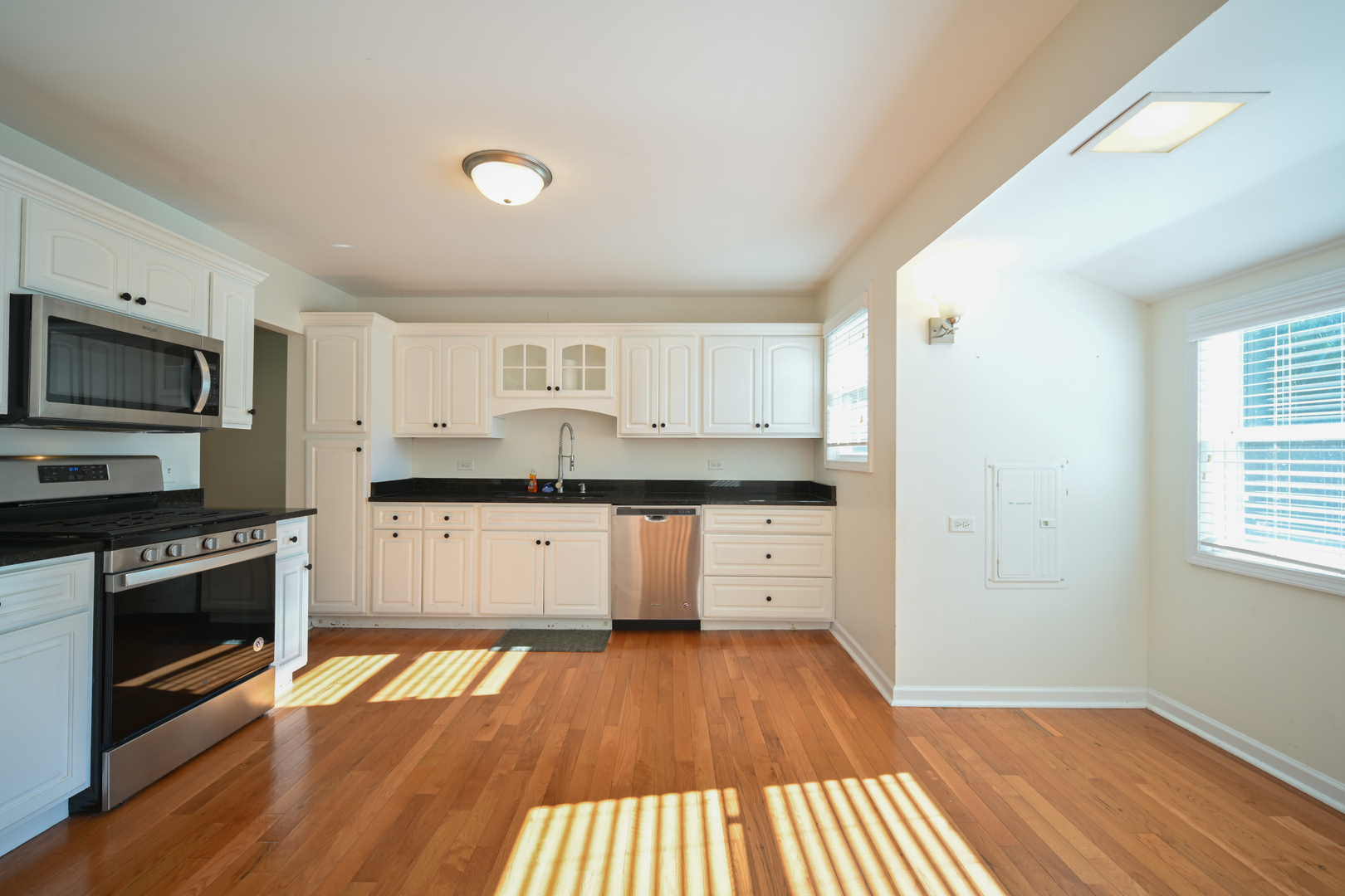 2703 Cardinal Drive Property Photo 4