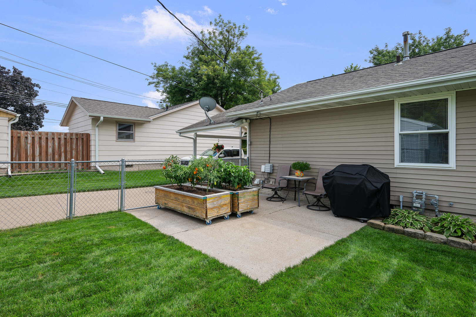 2412 Maplecrest Road Property Photo 4
