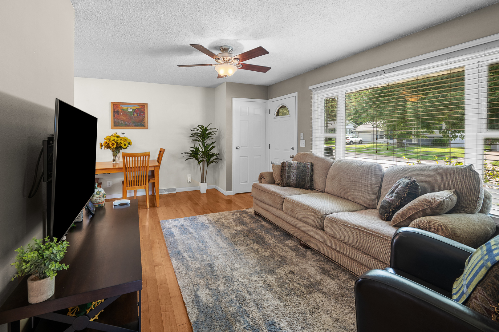 2412 Maplecrest Road Property Photo 6