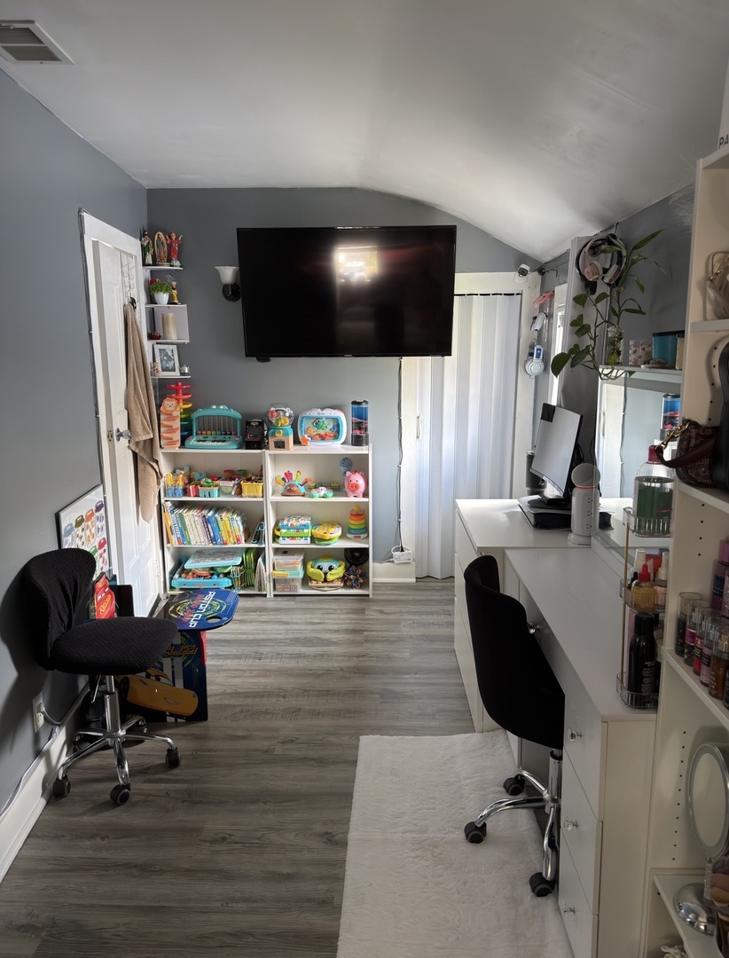 727 Superior Street Property Photo 19