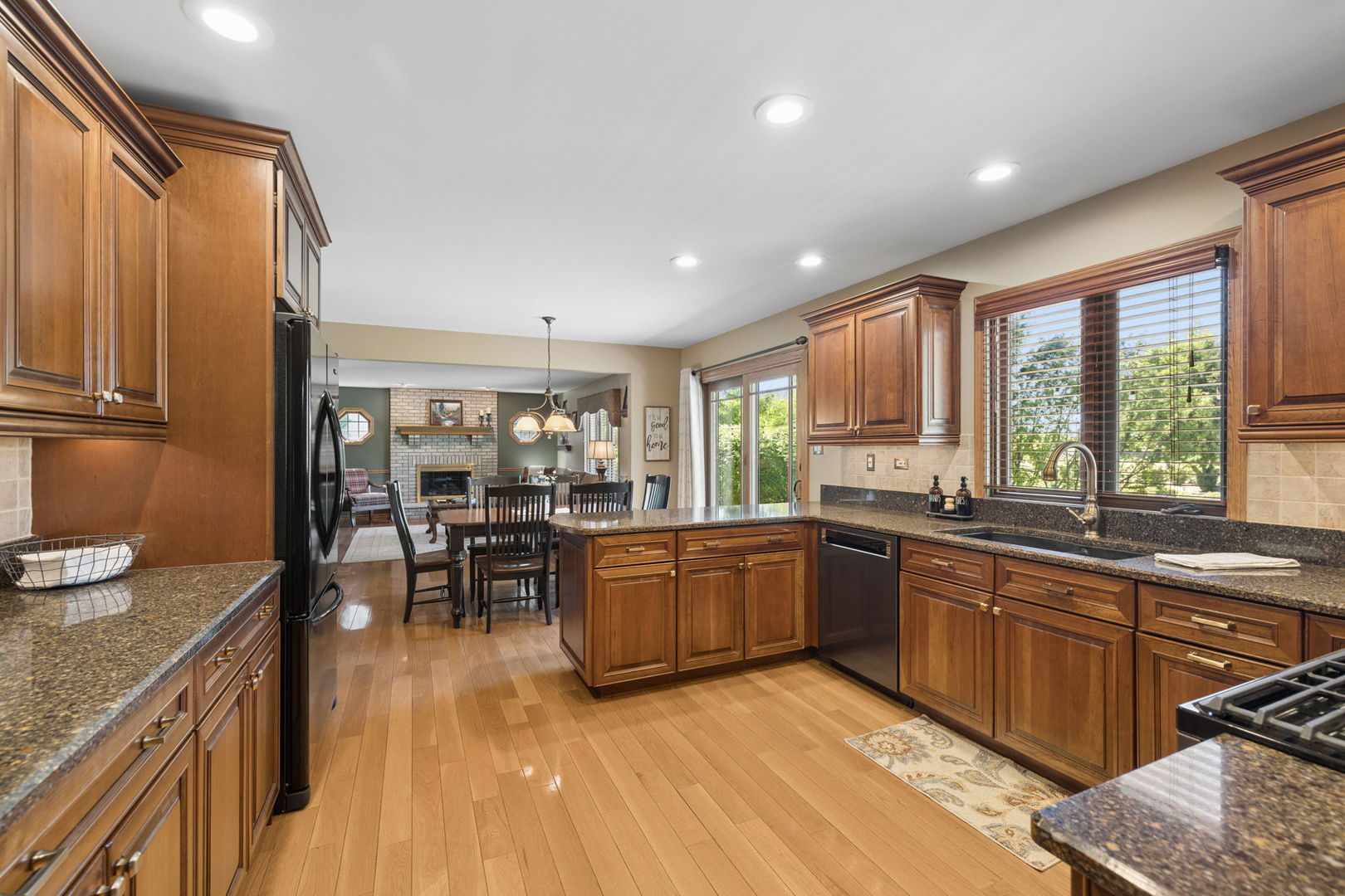 8130 Edgebrook Lane Property Photo 8