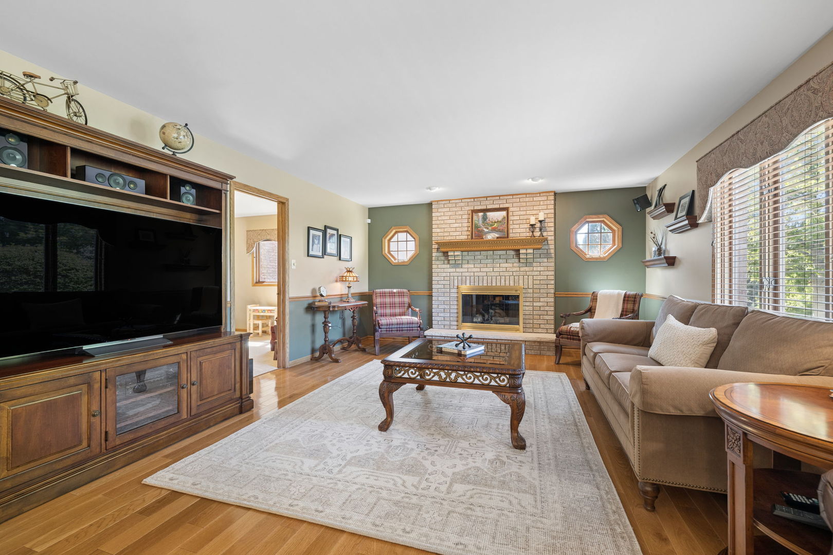 8130 Edgebrook Lane Property Photo 12