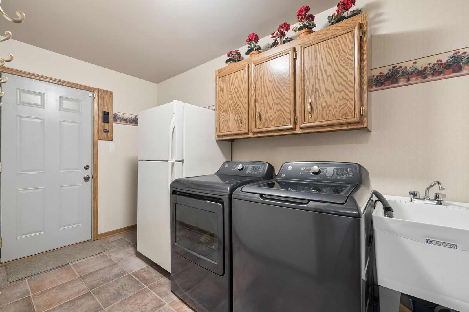 8130 Edgebrook Lane Property Photo 16
