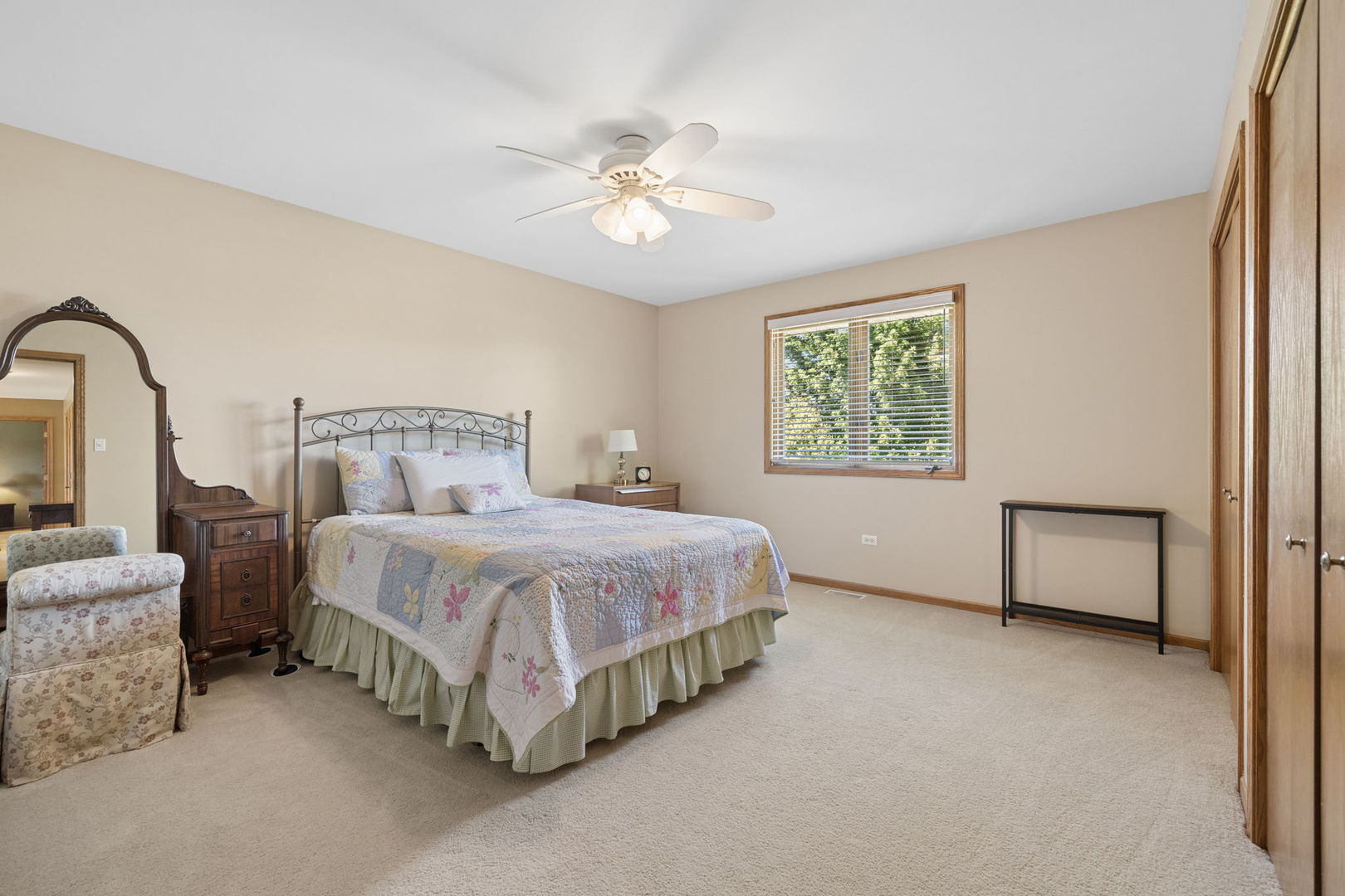 8130 Edgebrook Lane Property Photo 23