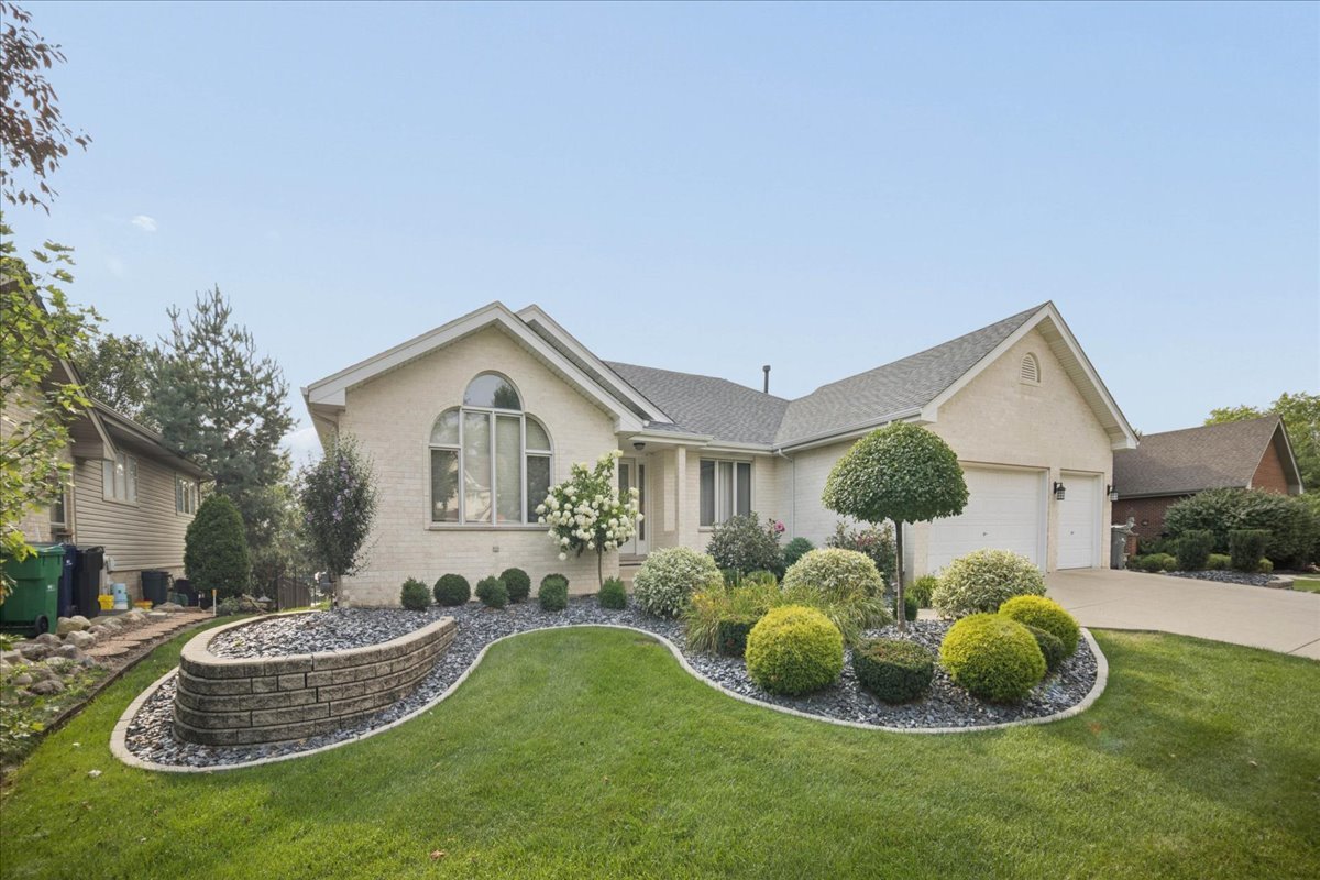 18220 Hidden Valley Cove Property Photo 2
