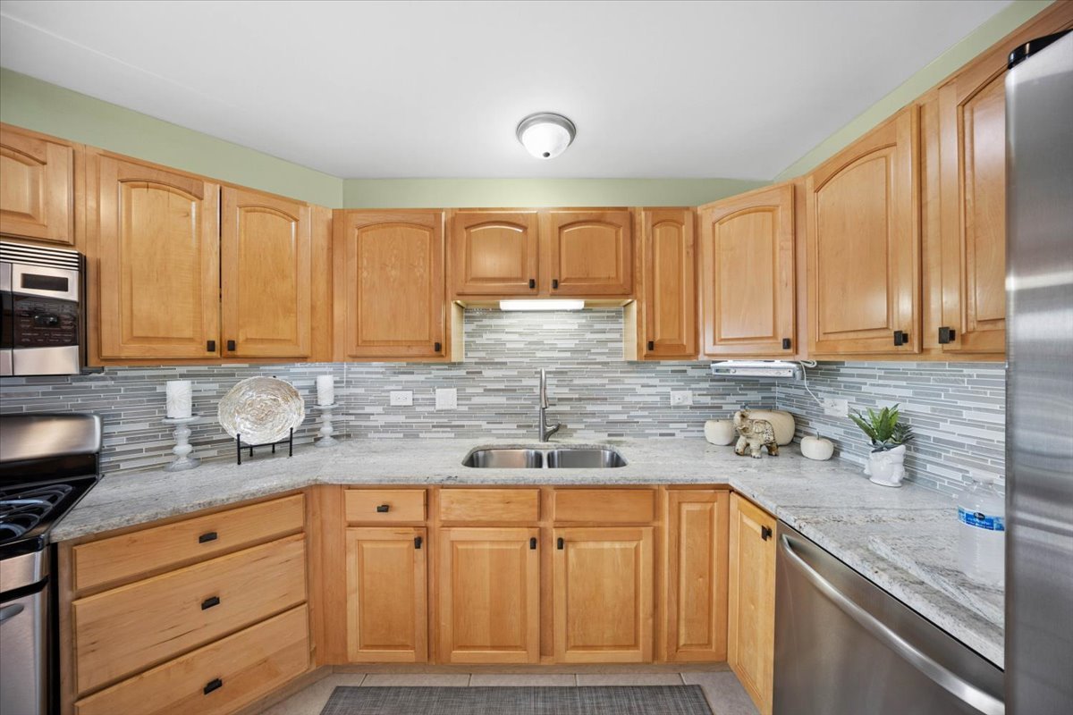 18220 Hidden Valley Cove Property Photo 6