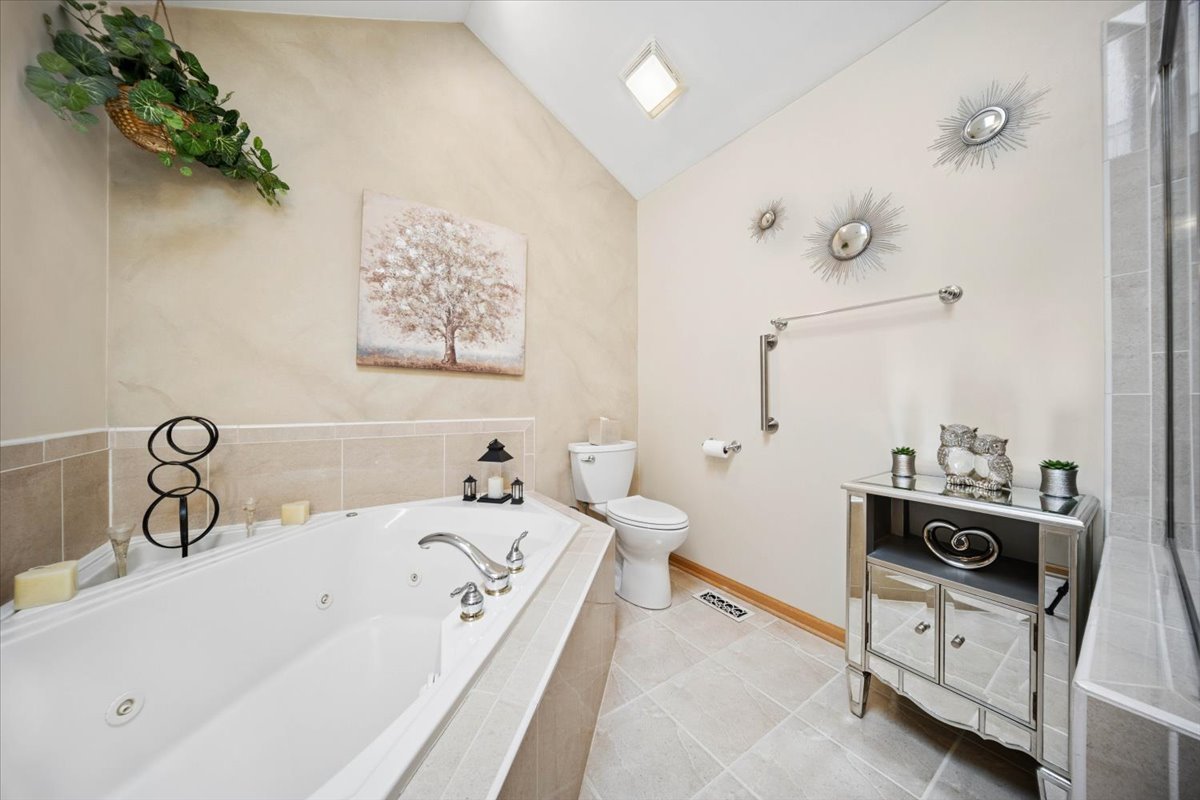18220 Hidden Valley Cove Property Photo 16