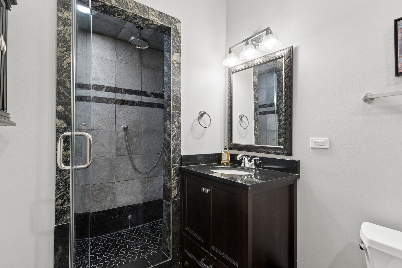1646 W Warren Boulevard 1 Property Photo 12