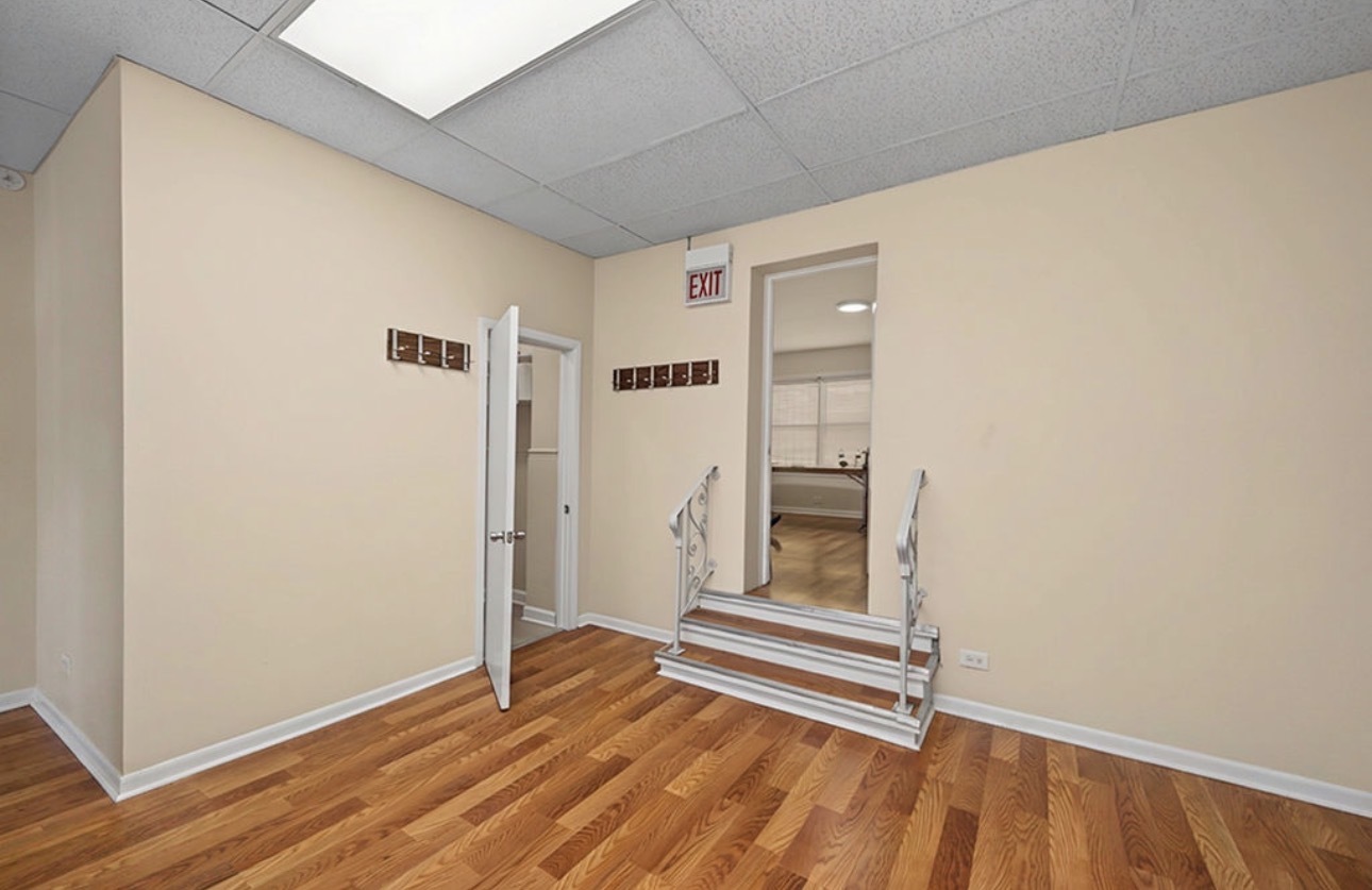 2017 N Western Avenue 1 Property Photo 4