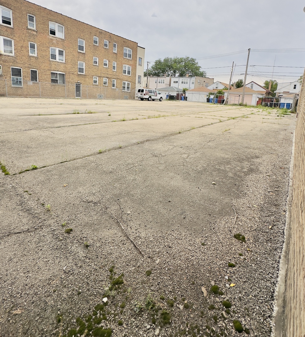 4918-22 W Diversey Avenue Property Photo 3