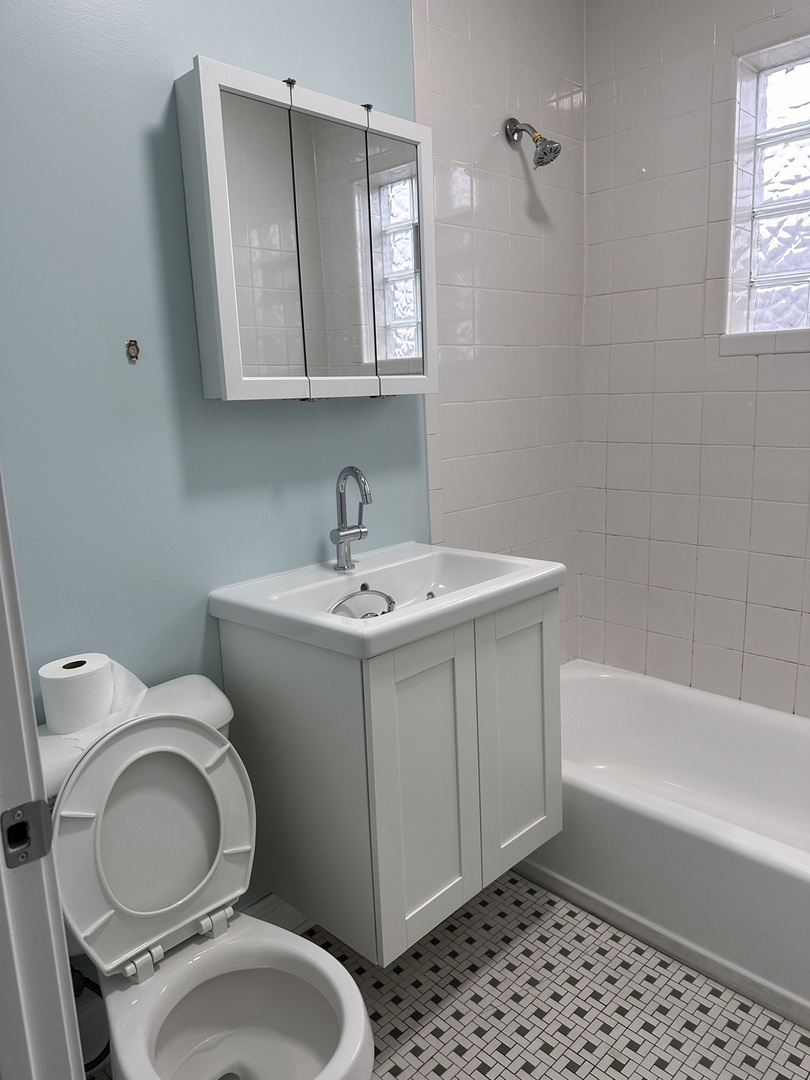 3029 N Austin Avenue 2f Property Photo 6