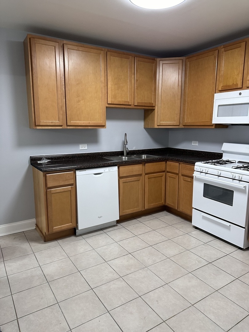 3029 N Austin Avenue 2f Property Photo 8