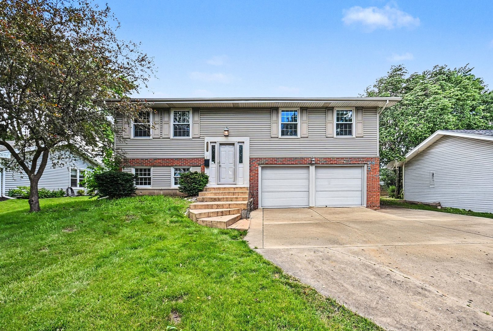 1312 W Oakmont Road Property Photo 1