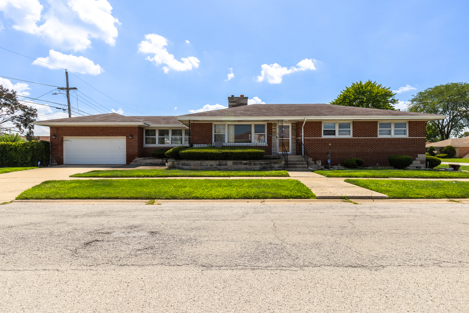 427 Luella Avenue Property Photo 1