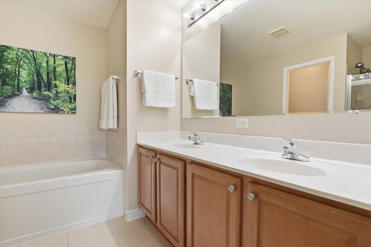 2835 Liberty Lakes Boulevard Property Photo 16