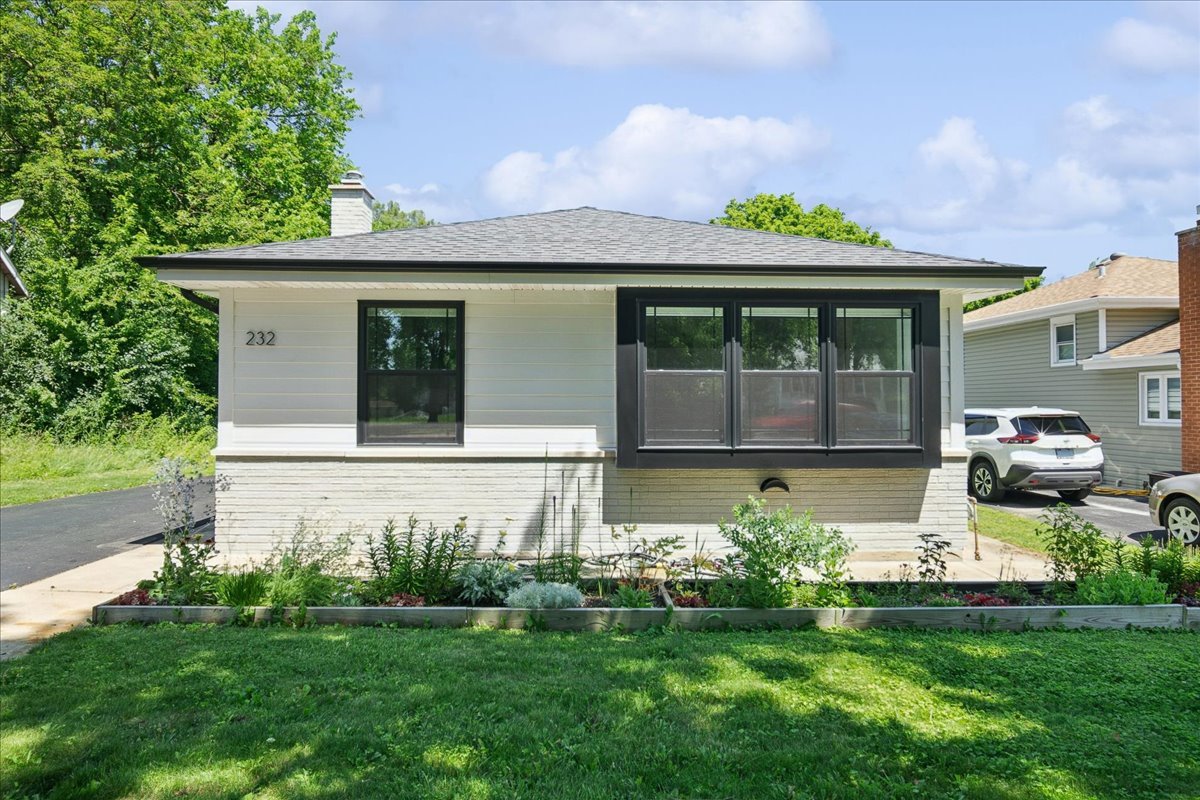 232 E 55th Street Property Photo 1
