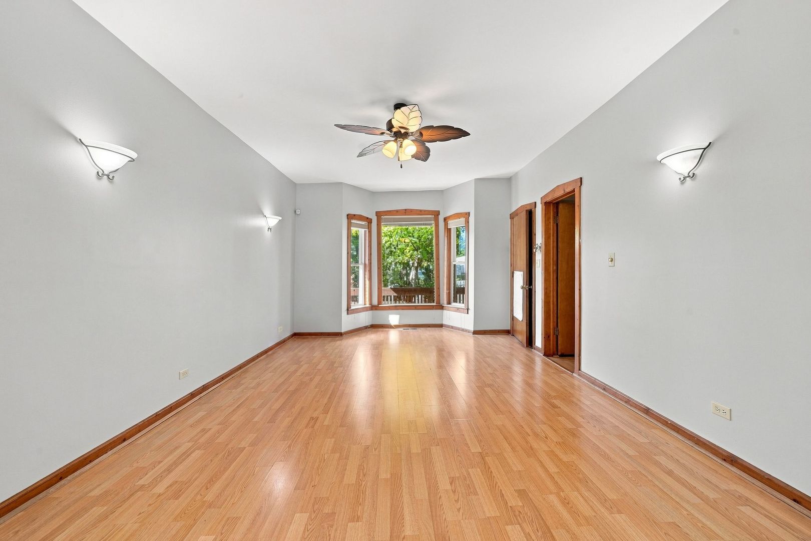 2325 W 41st Street Property Photo 4