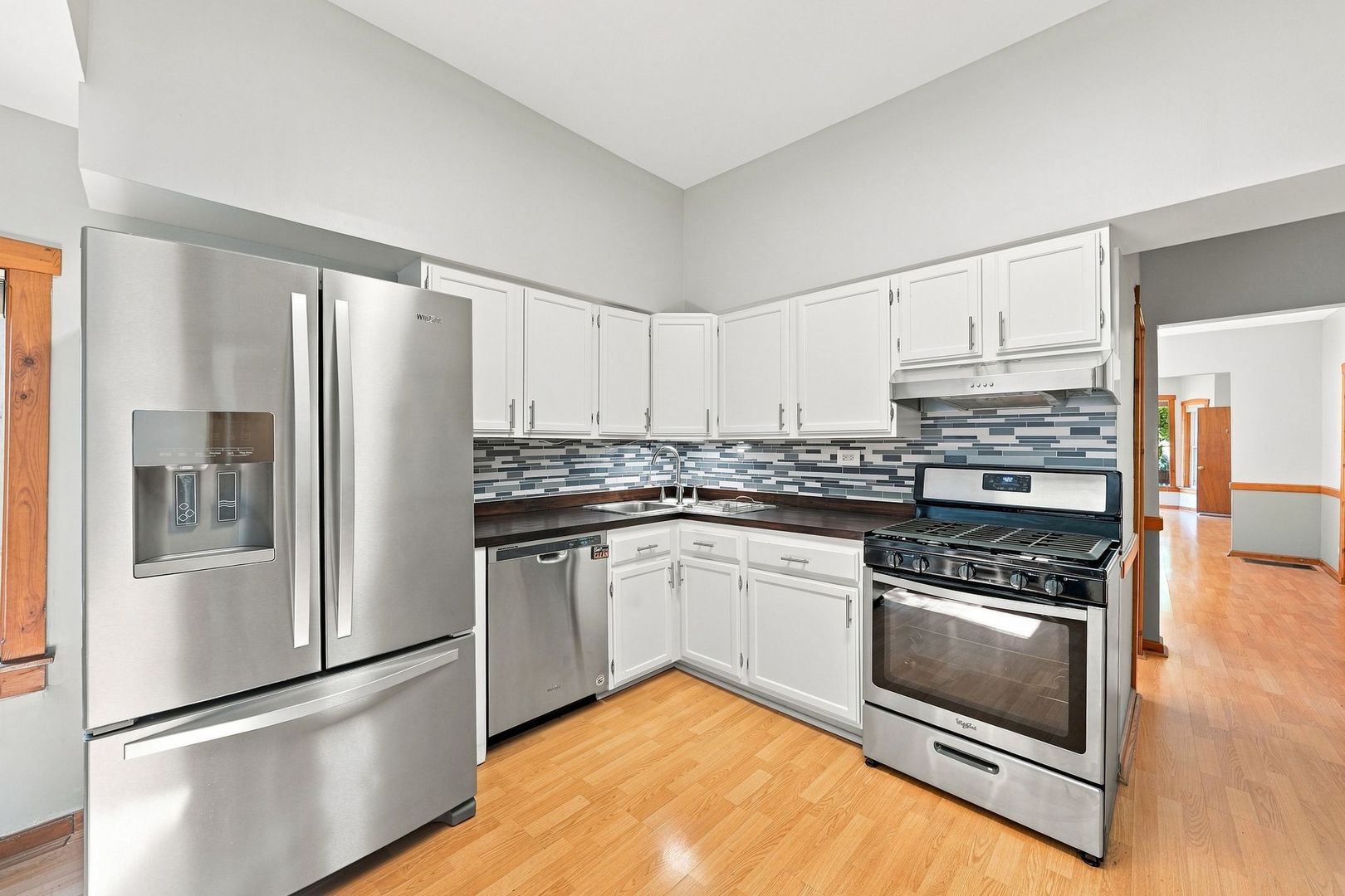 2325 W 41st Street Property Photo 6
