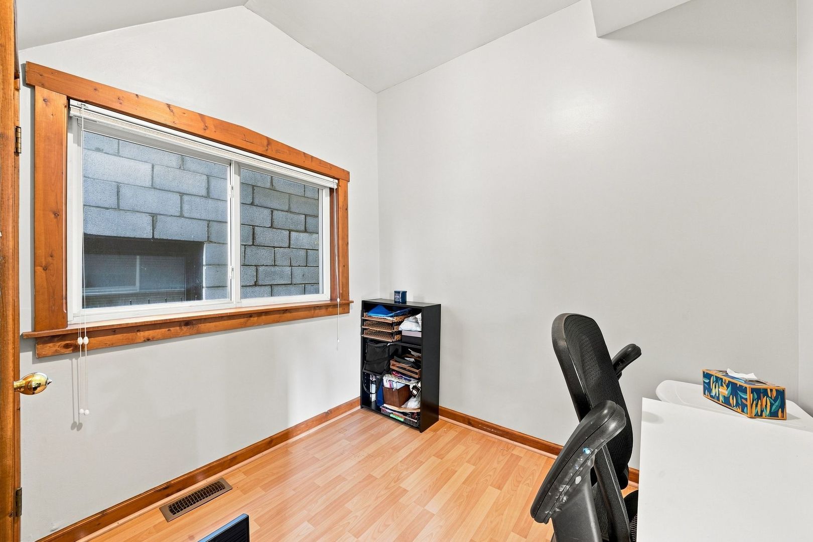 2325 W 41st Street Property Photo 9
