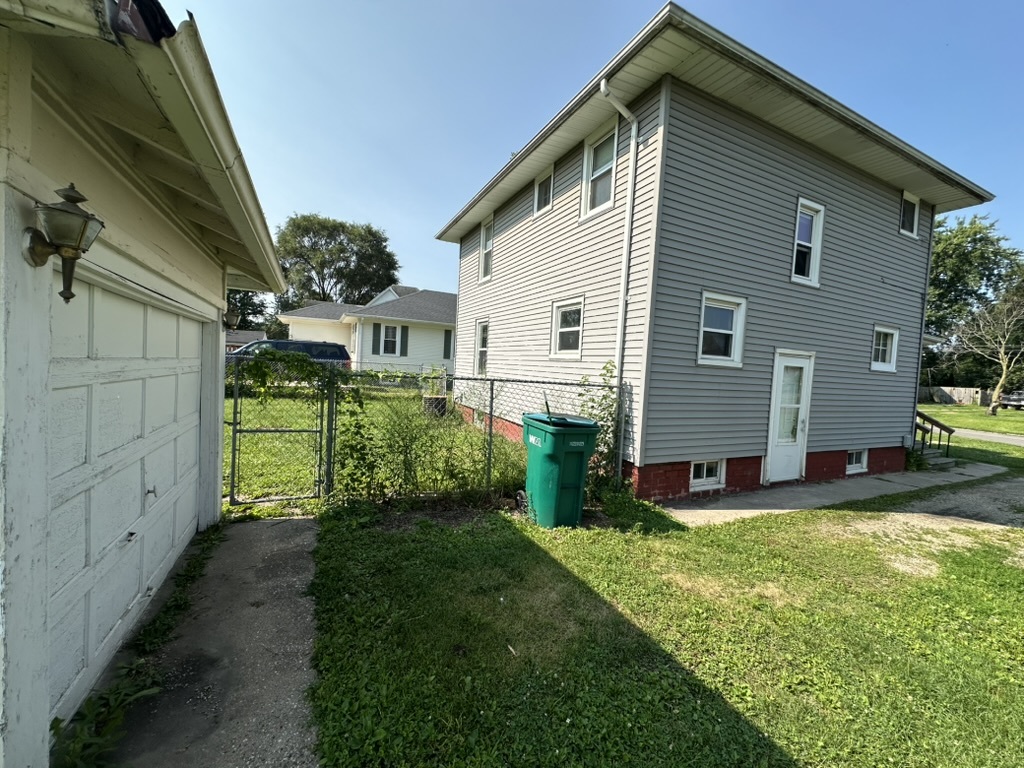 945 S Chambers Street Property Photo 3