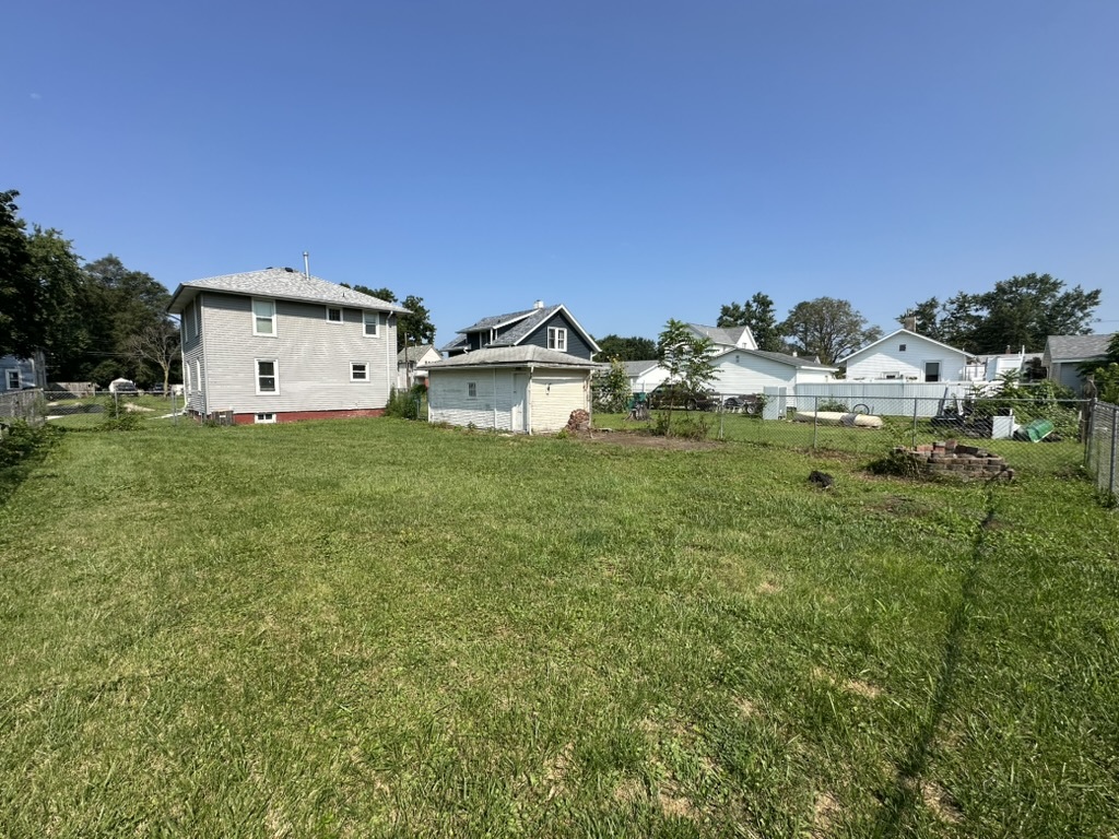 945 S Chambers Street Property Photo 4