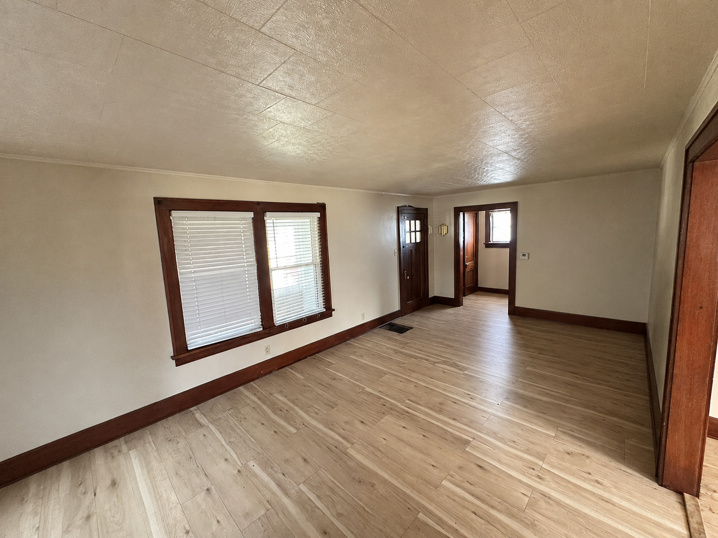 945 S Chambers Street Property Photo 5