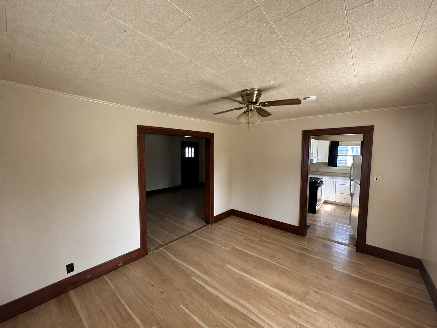 945 S Chambers Street Property Photo 6
