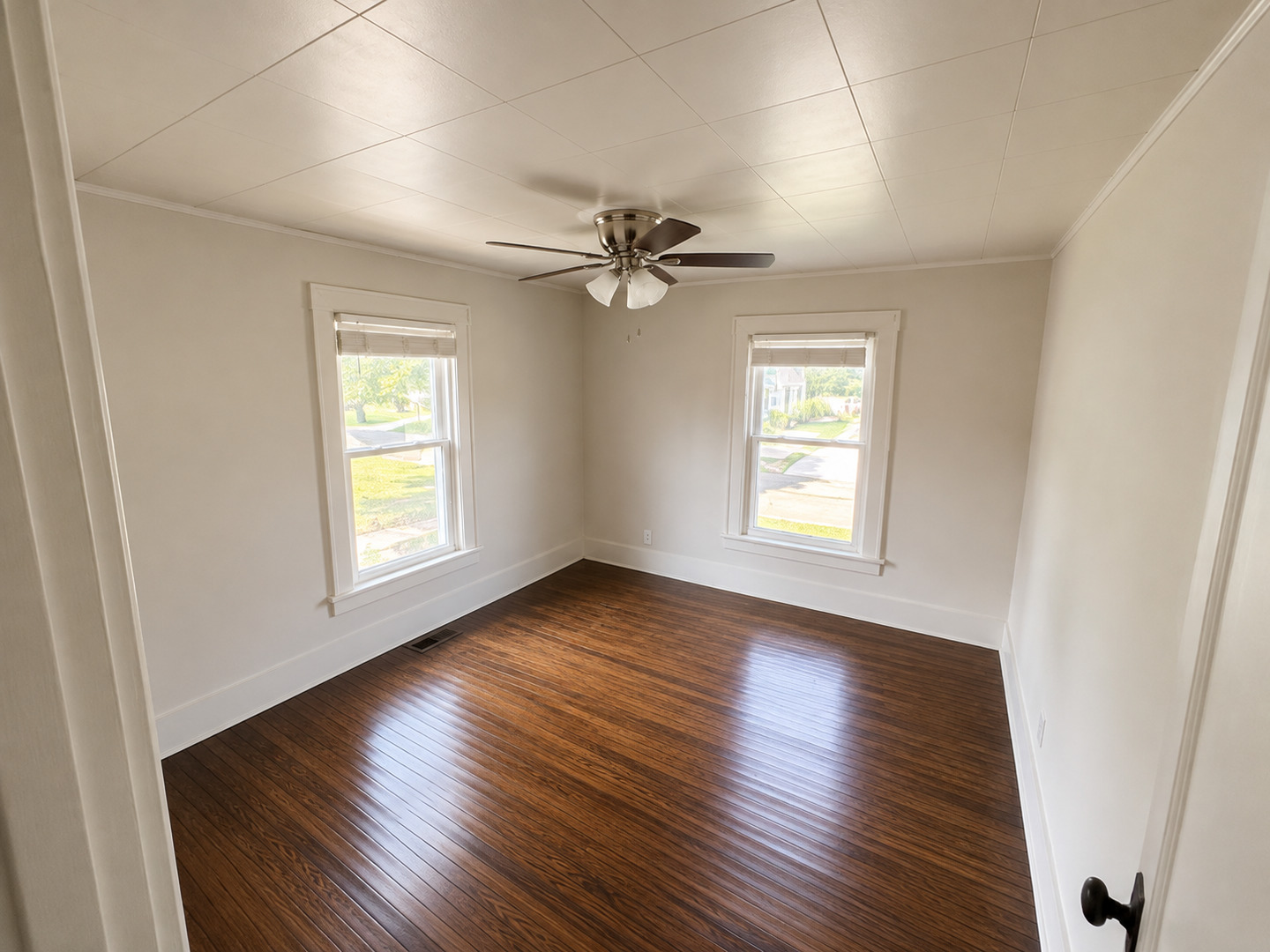 945 S Chambers Street Property Photo 11