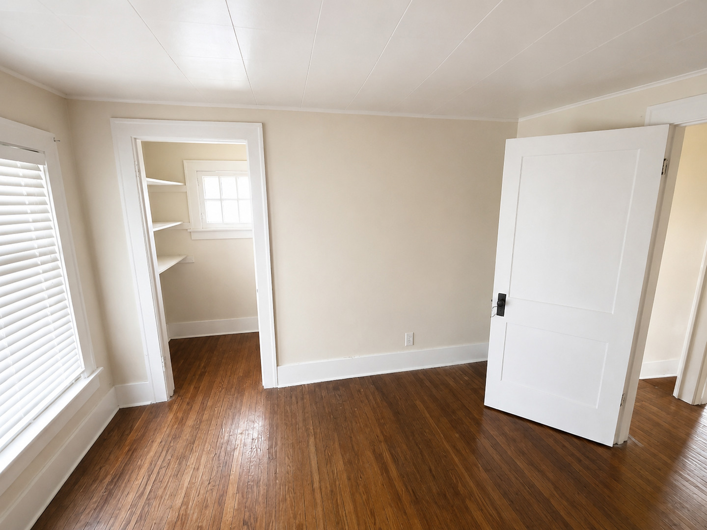945 S Chambers Street Property Photo 13