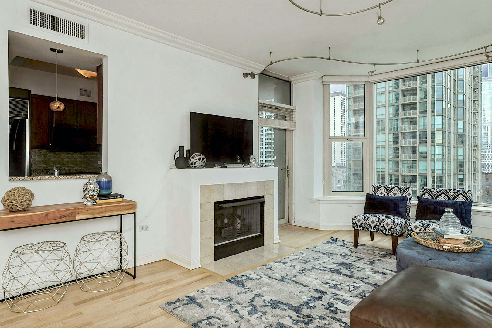 25 E Superior Street 1801 Property Photo 3