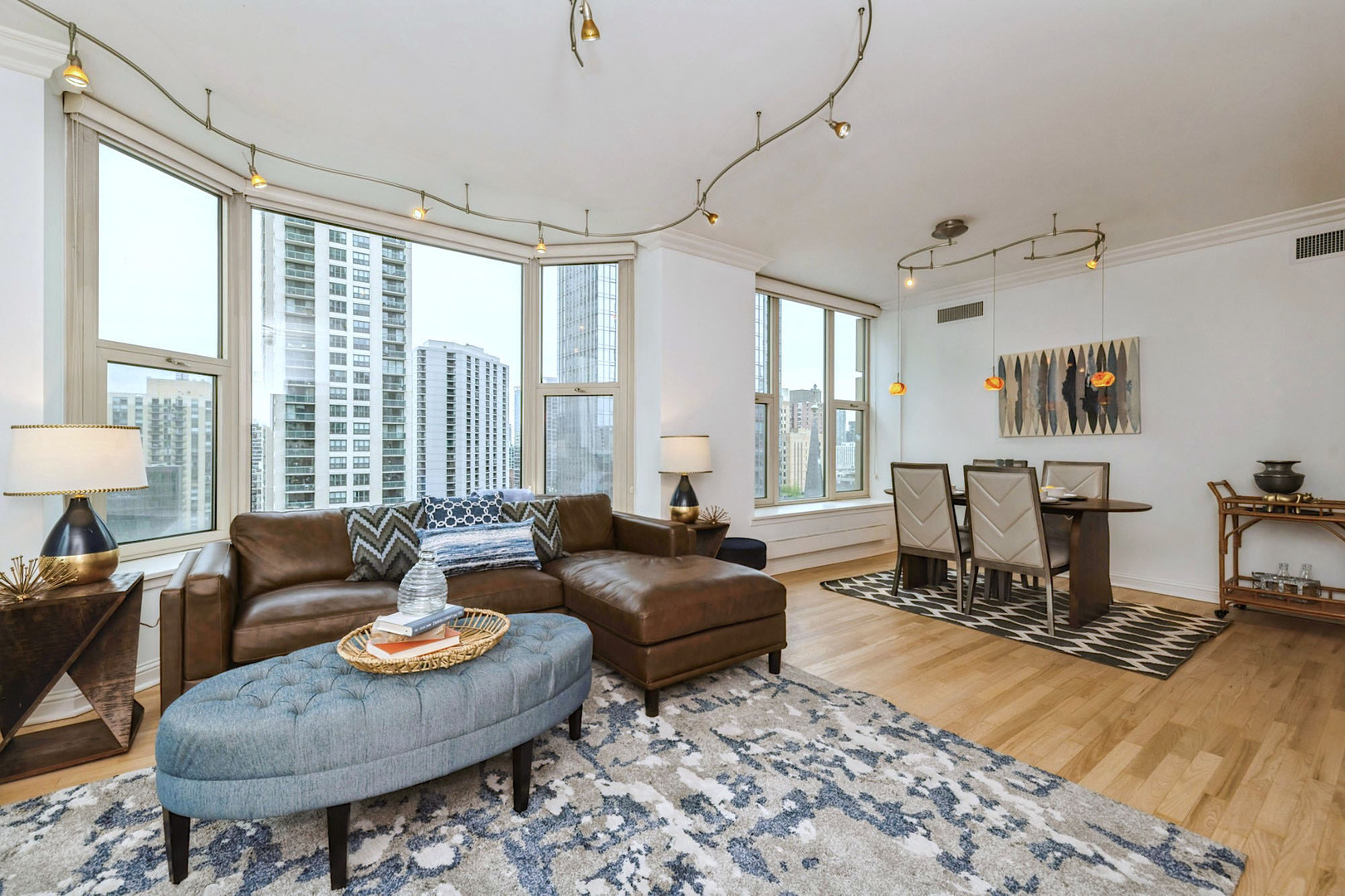 25 E Superior Street 1801 Property Photo 4