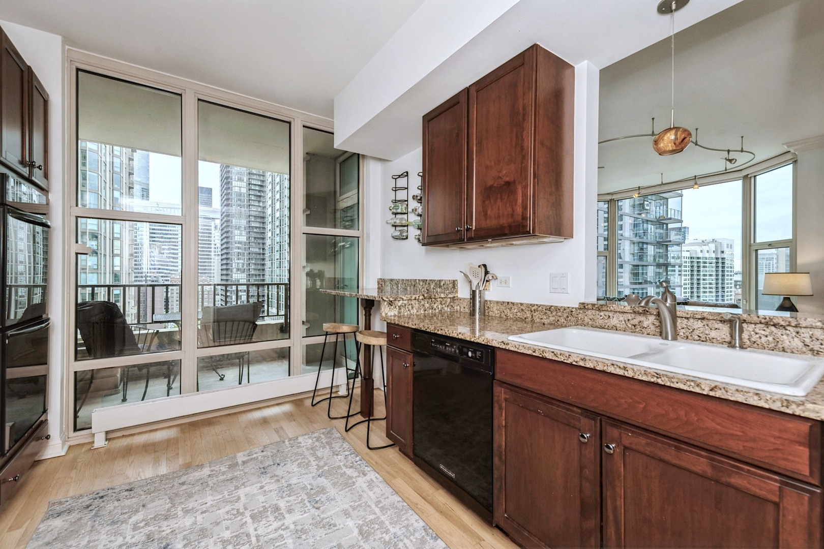 25 E Superior Street 1801 Property Photo 7