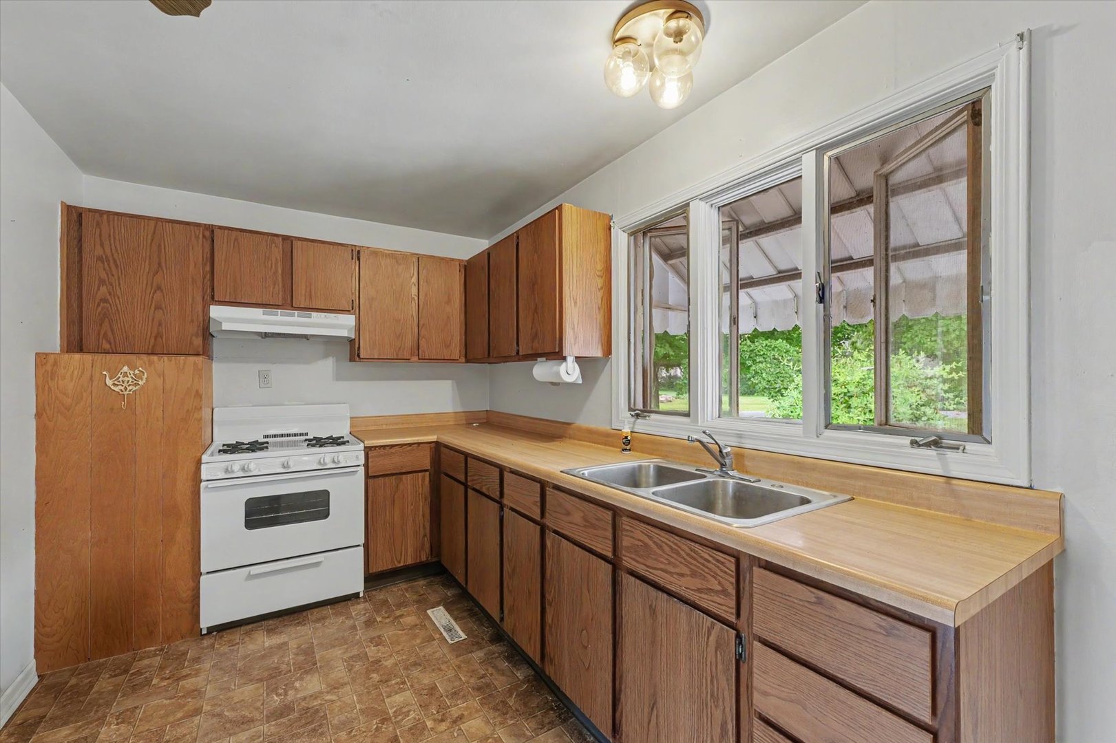 221 E Main Street Property Photo 16