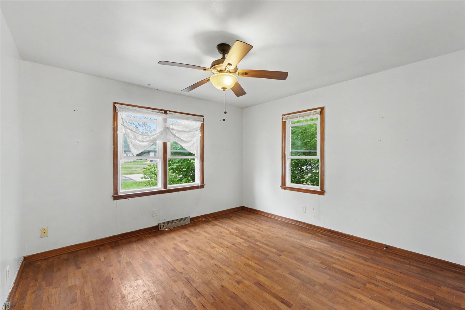 221 E Main Street Property Photo 17