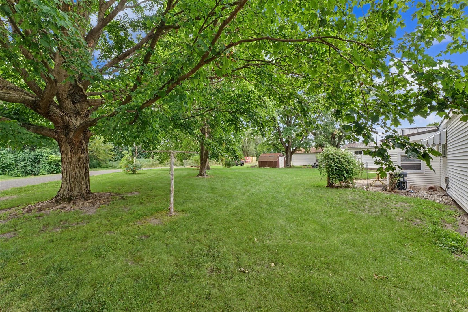 221 E Main Street Property Photo 27