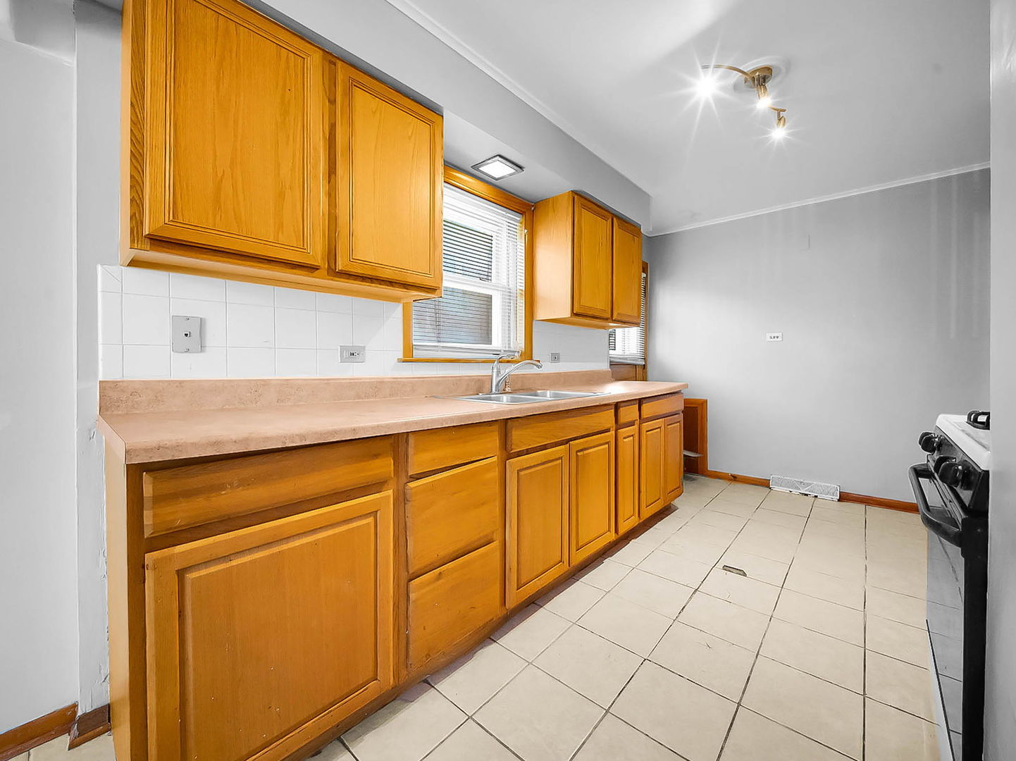 14328 Ellis Avenue Property Photo 6