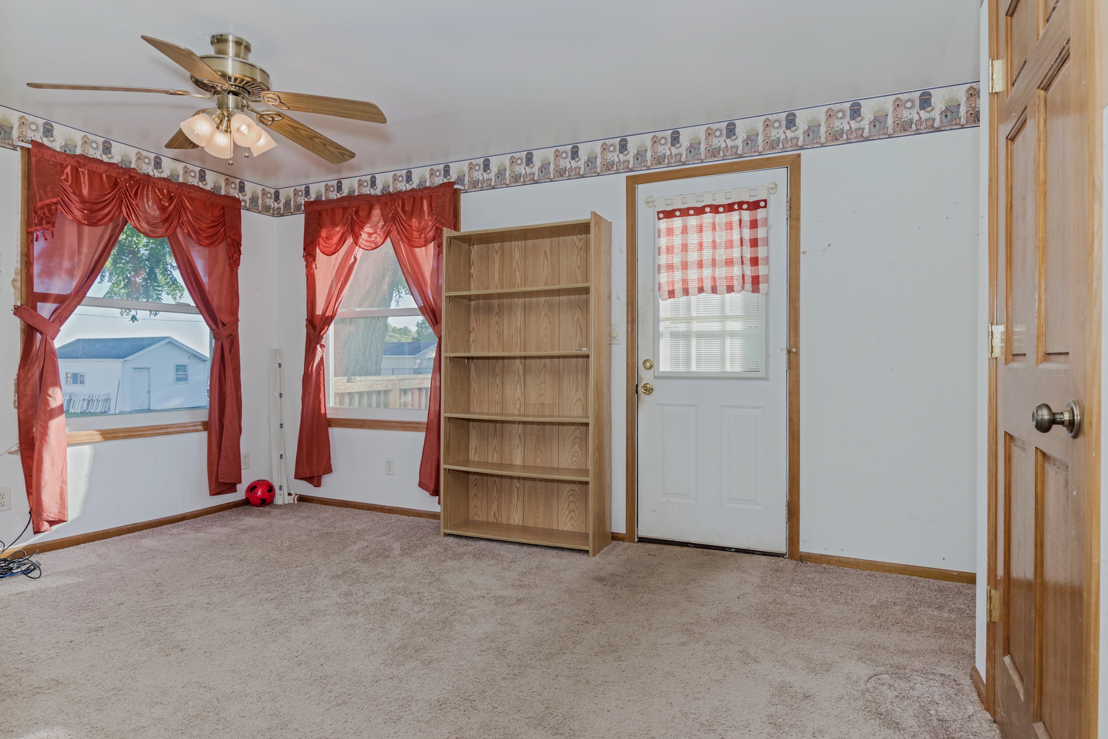 208 N Main Street Property Photo 9