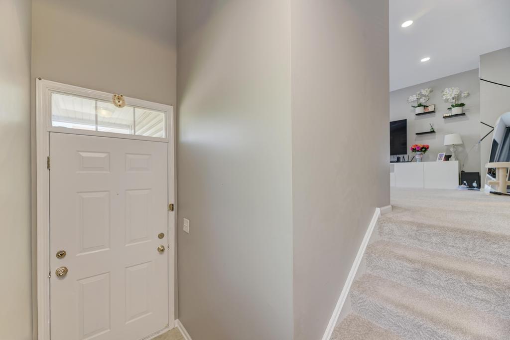 567 Declaration Lane Property Photo 3