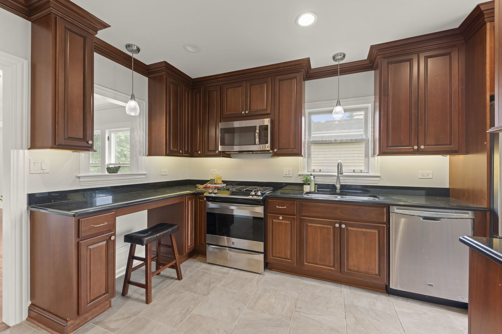 130 S Washington Street Property Photo 8