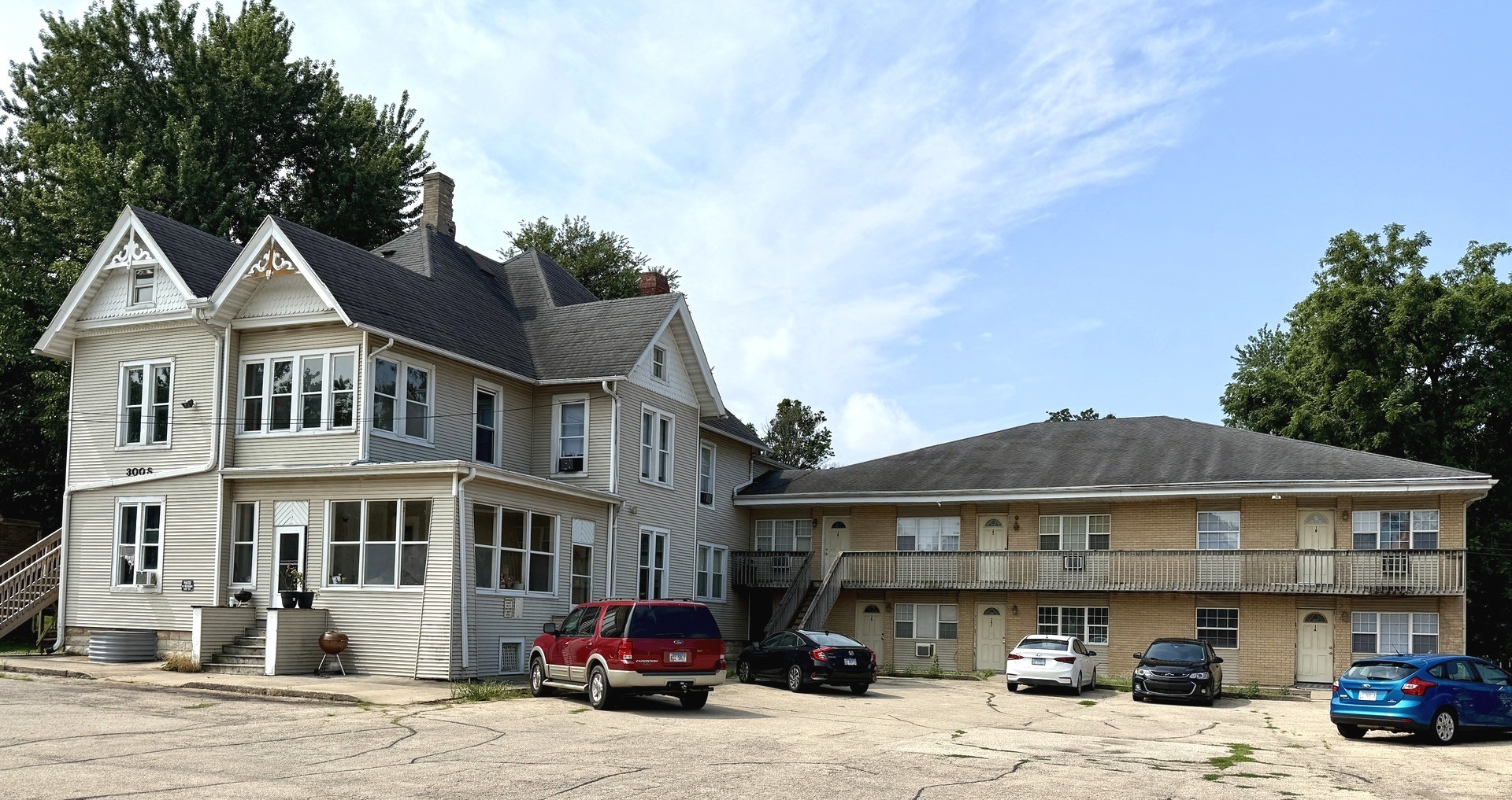 300 S Main Street Property Photo 1
