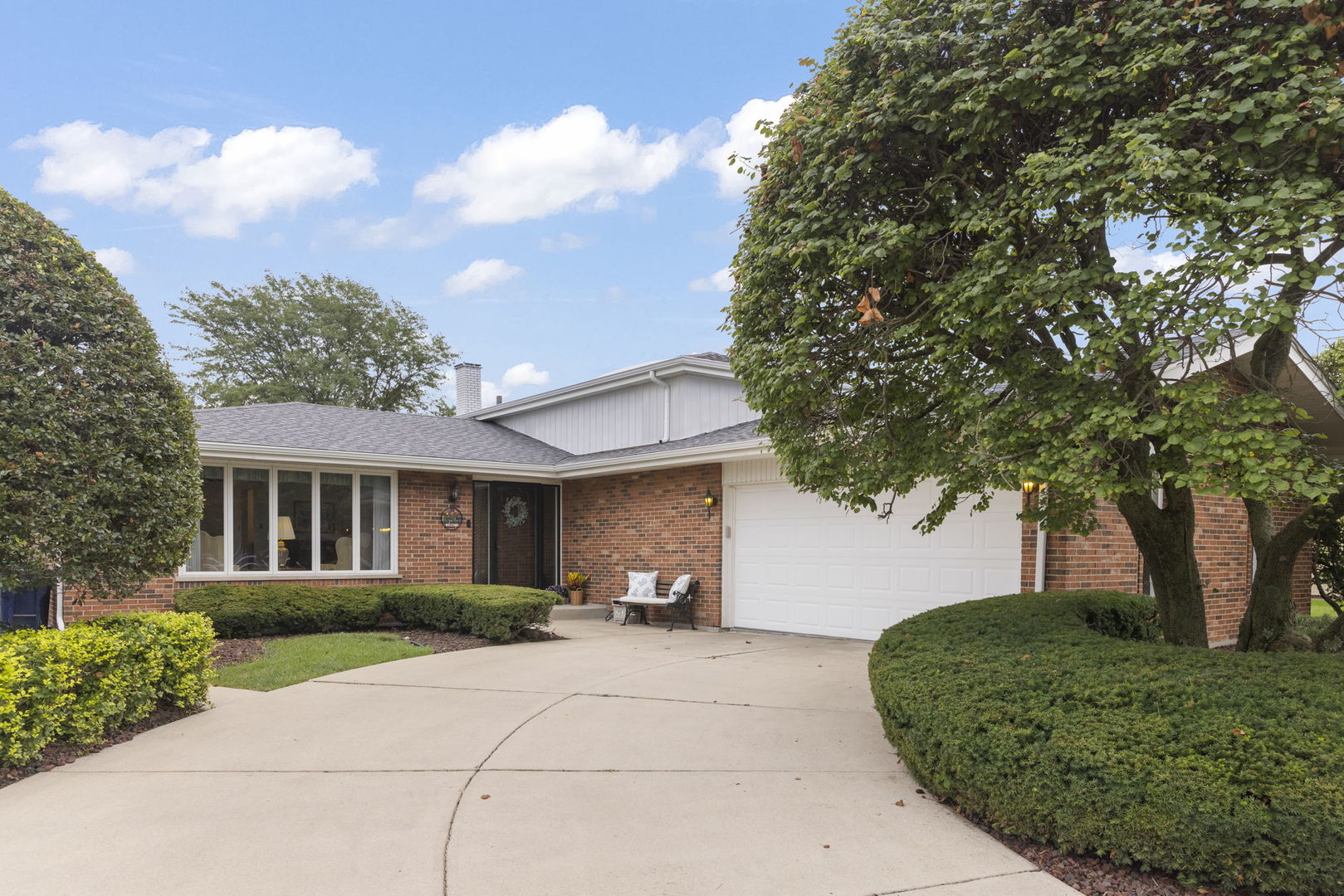 15213 Woodmar Drive Property Photo 1